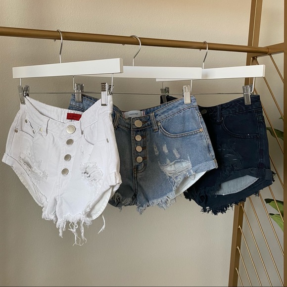 ✖️SOLD✖️ SIGNATURE8 Distressed Cut Off Shorts - Picture 3 of 6